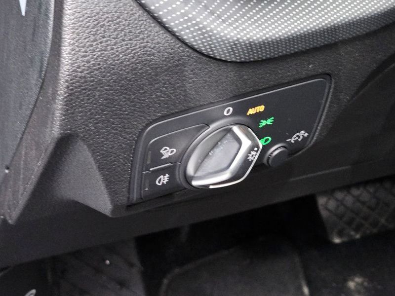 2023 Audi Q2 35 TDI photo 14