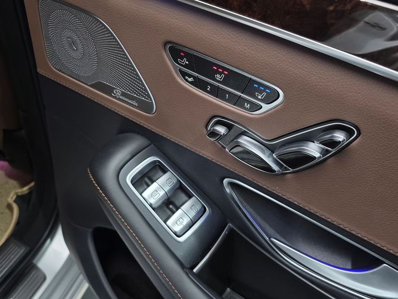 2018 Mercedes-Benz S-Class S560L 4MATIC photo 19