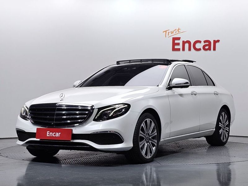 2018 Mercedes-Benz E-Class E400 4MATIC Exclusive photo 1