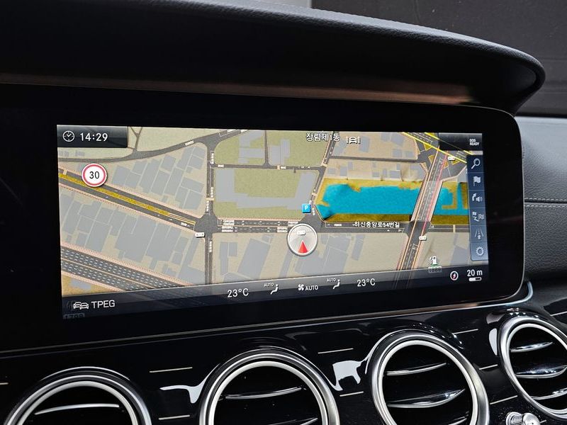 2018 Mercedes-Benz E-Class E400 4MATIC Exclusive photo 14