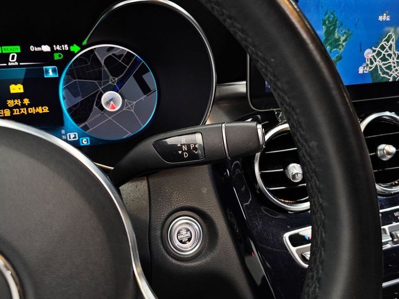 2020 Mercedes-Benz C-Class C300e 4MATIC AMG Line photo 9