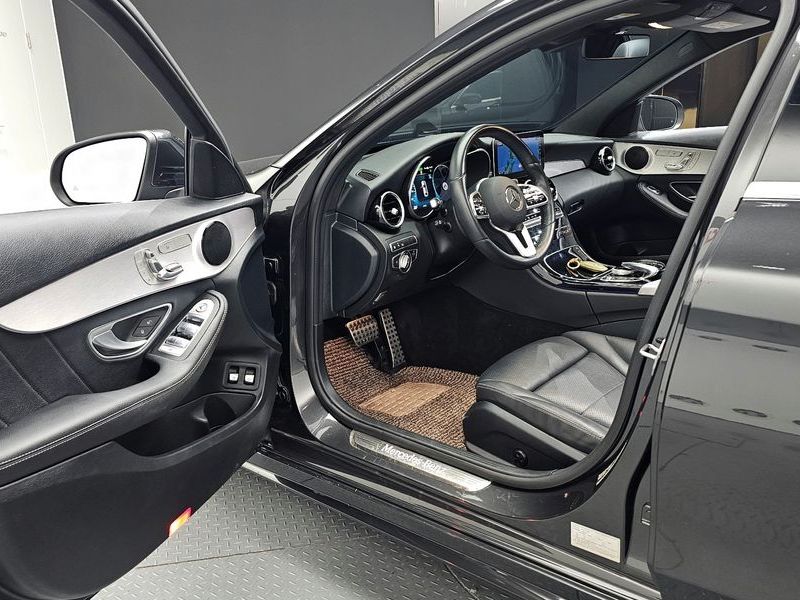 2020 Mercedes-Benz C-Class C300e 4MATIC AMG Line photo 10