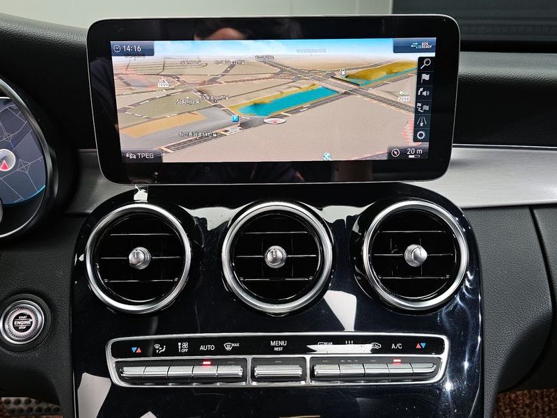2020 Mercedes-Benz C-Class C300e 4MATIC AMG Line photo 14
