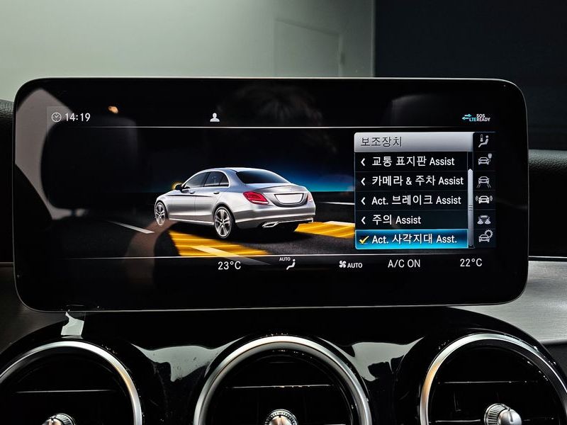 2020 Mercedes-Benz C-Class C300e 4MATIC AMG Line photo 16