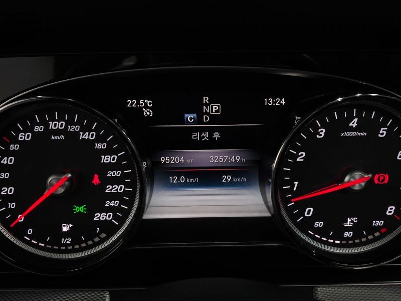 2019 Mercedes-Benz E-Class E300 Avantgarde photo 8