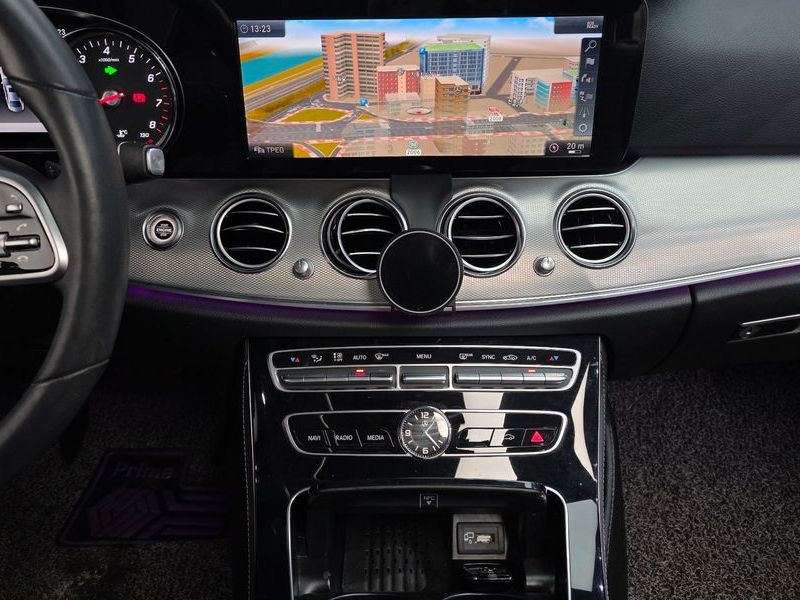 2019 Mercedes-Benz E-Class E300 Avantgarde photo 15