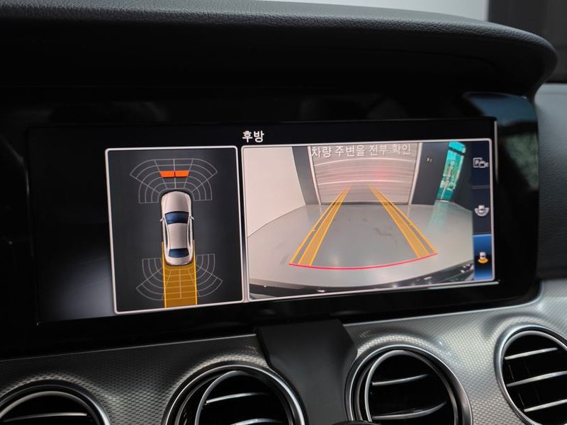 2019 Mercedes-Benz E-Class E300 Avantgarde photo 16