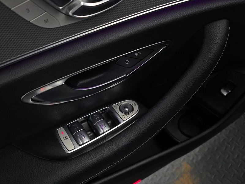 2019 Mercedes-Benz E-Class E300 Avantgarde photo 27