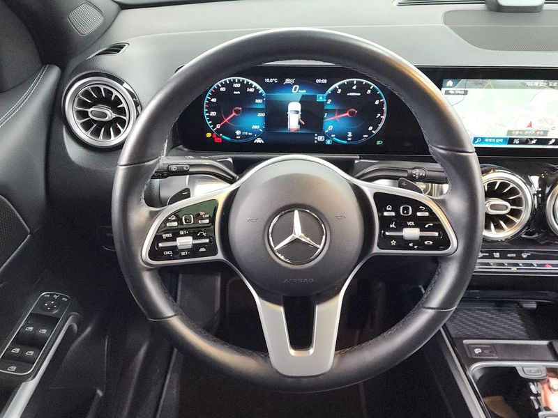 2021 Mercedes-Benz B-Class GLB220 photo 13