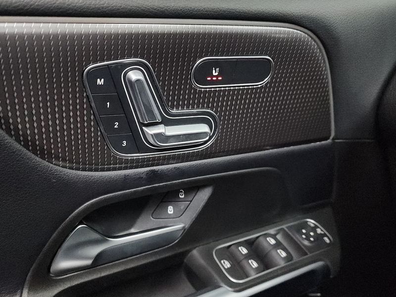 2021 Mercedes-Benz B-Class GLB220 photo 14