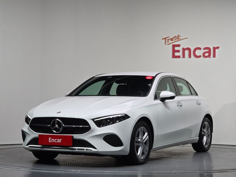 2025 Mercedes-Benz A-Class A220 Hatchback photo 1