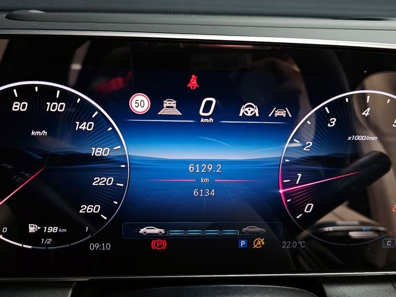 2026 Mercedes-Benz C-Class GLC 300 4MATIC Avantgarde photo 8