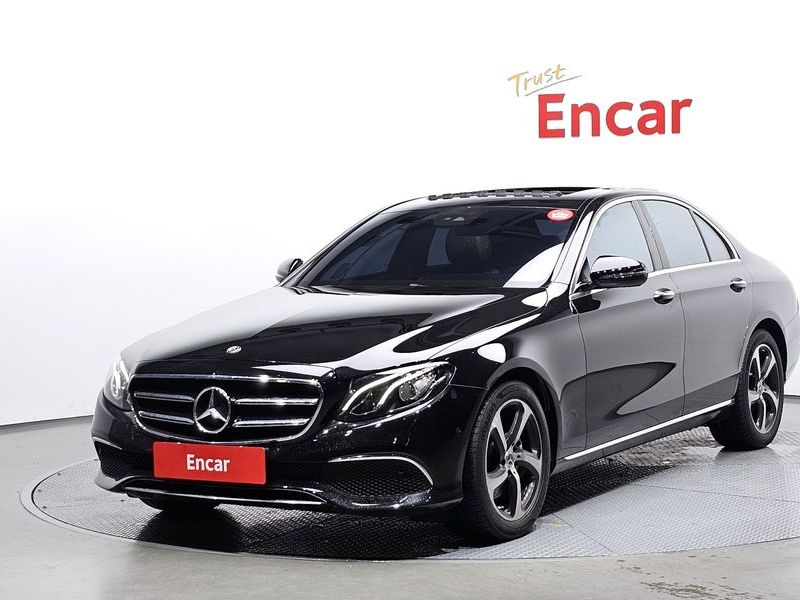 2020 Mercedes-Benz E-Class E250 Avantgarde photo 1