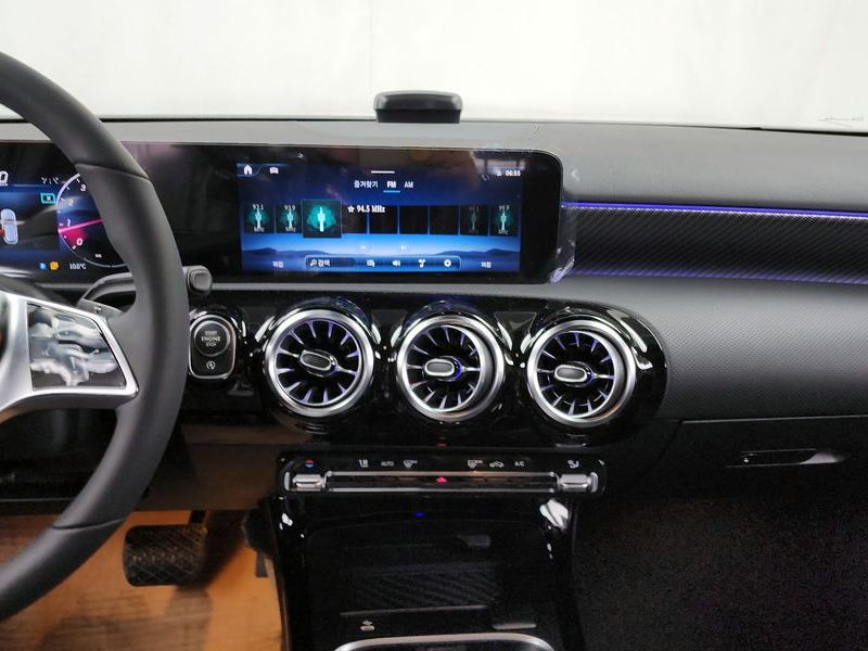 2025 Mercedes-Benz A-Class A220 Hatchback photo 14