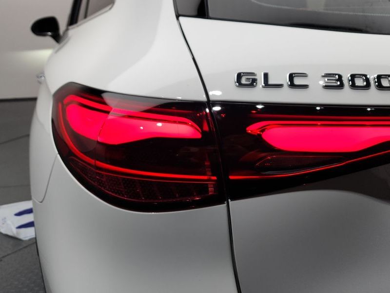 2026 Mercedes-Benz C-Class GLC 300 4MATIC Avantgarde photo 23