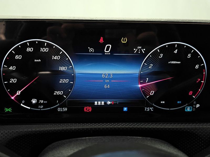 2025 Mercedes-Benz A-Class A220 Hatchback photo 8