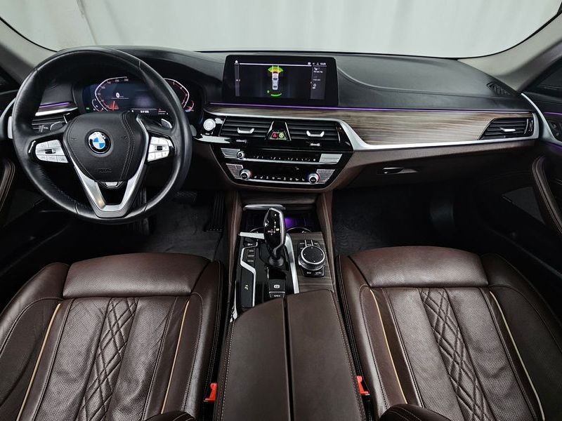 2020 BMW 5 Series 530i Luxury Plus photo 7
