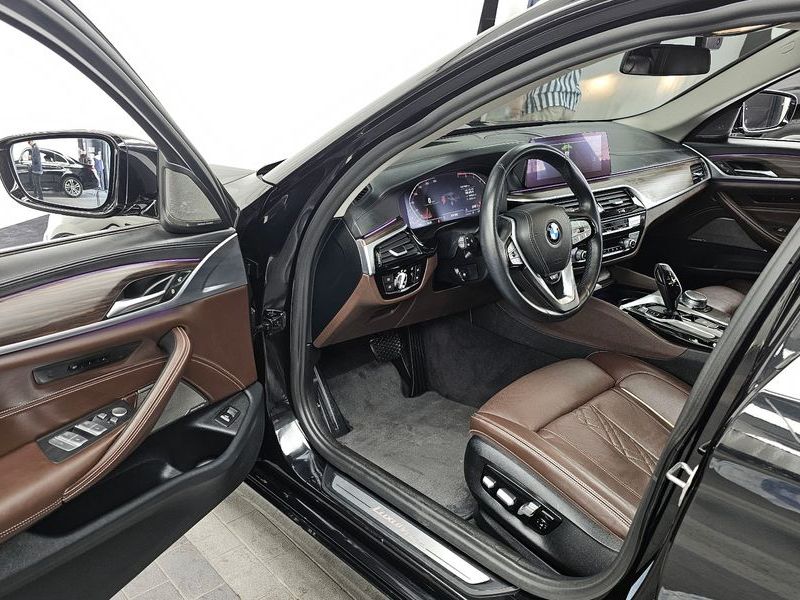 2020 BMW 5 Series 530i Luxury Plus photo 10