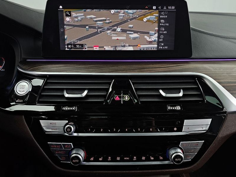2020 BMW 5 Series 530i Luxury Plus photo 14