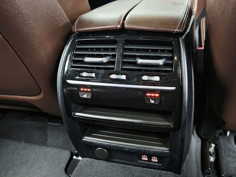 2020 BMW 5 Series 530i Luxury Plus photo 19
