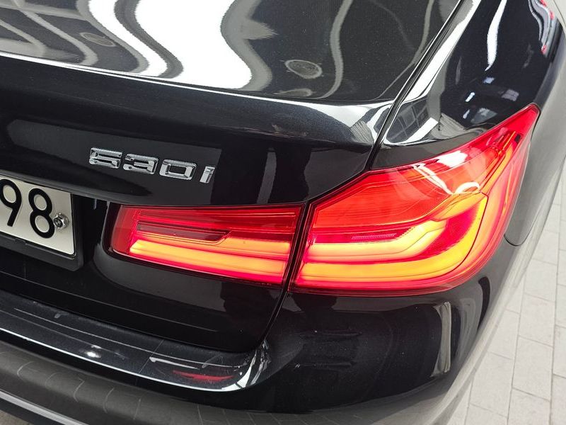 2020 BMW 5 Series 530i Luxury Plus photo 23