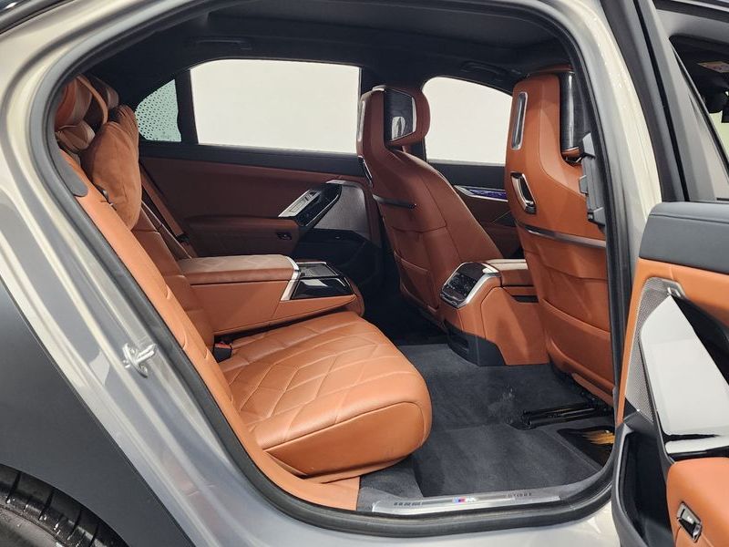 2024 BMW 7 Series 740d xDrive M Sport photo 11