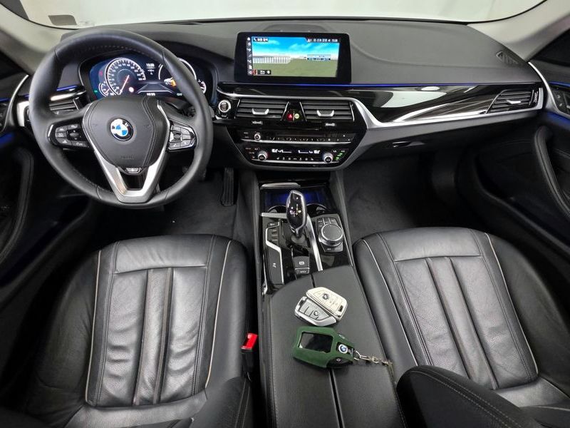 2018 BMW 5 Series 520i Luxury photo 7