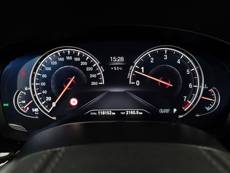 2018 BMW 5 Series 520i Luxury photo 8