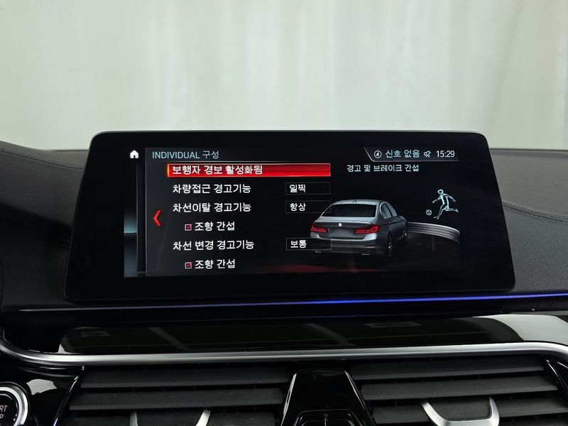 2018 BMW 5 Series 520i Luxury photo 15