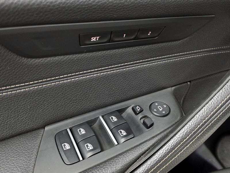 2018 BMW 5 Series 520i Luxury photo 16