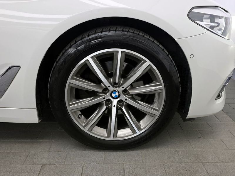 2018 BMW 5 Series 520i Luxury photo 21