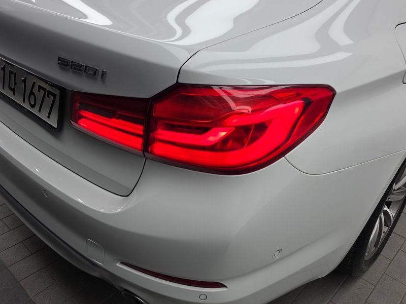 2018 BMW 5 Series 520i Luxury photo 23