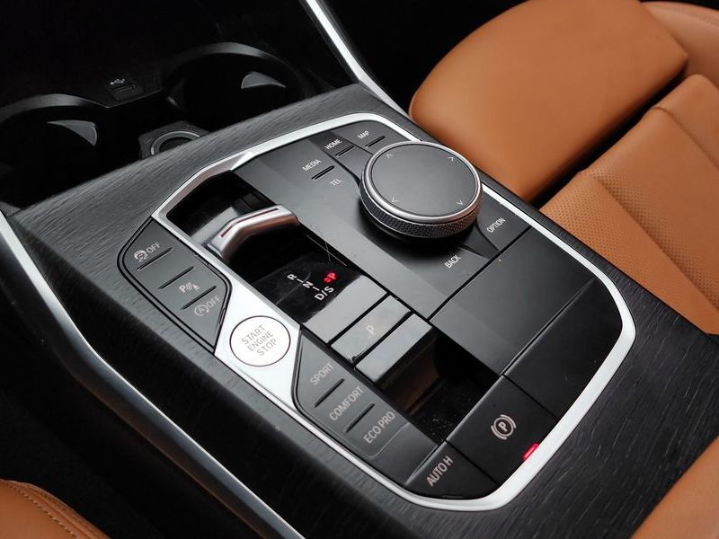 2023 BMW 3 Series 320i photo 9