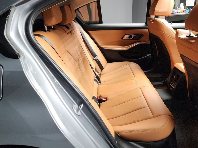 2023 BMW 3 Series 320i photo 12