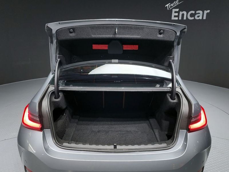 2023 BMW 3 Series 320i photo 20