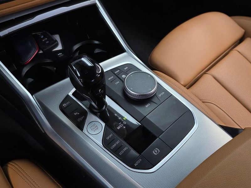 2022 BMW 3 Series 320i M Sport photo 9
