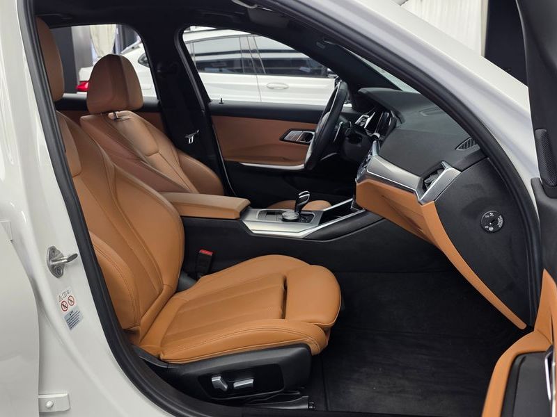 2022 BMW 3 Series 320i M Sport photo 11