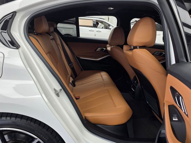 2022 BMW 3 Series 320i M Sport photo 12