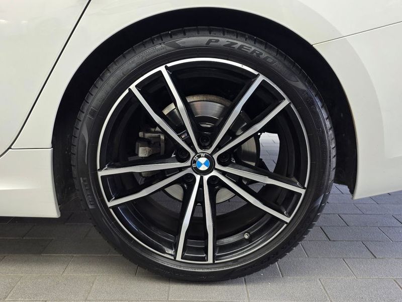 2022 BMW 3 Series 320i M Sport photo 21