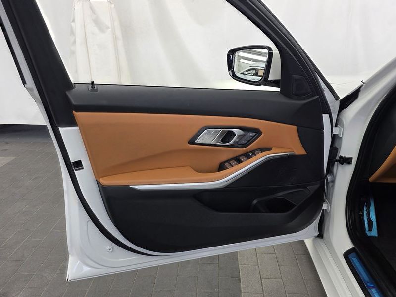 2022 BMW 3 Series 320i M Sport photo 24