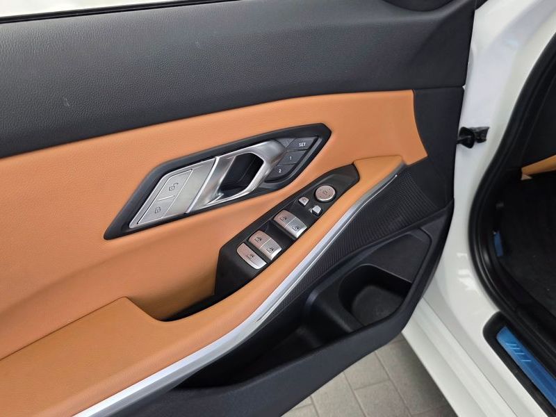 2022 BMW 3 Series 320i M Sport photo 30
