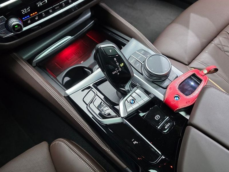2023 BMW 5 Series 523d M Sport photo 9