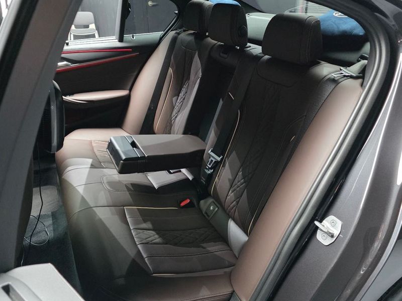 2023 BMW 5 Series 523d M Sport photo 12