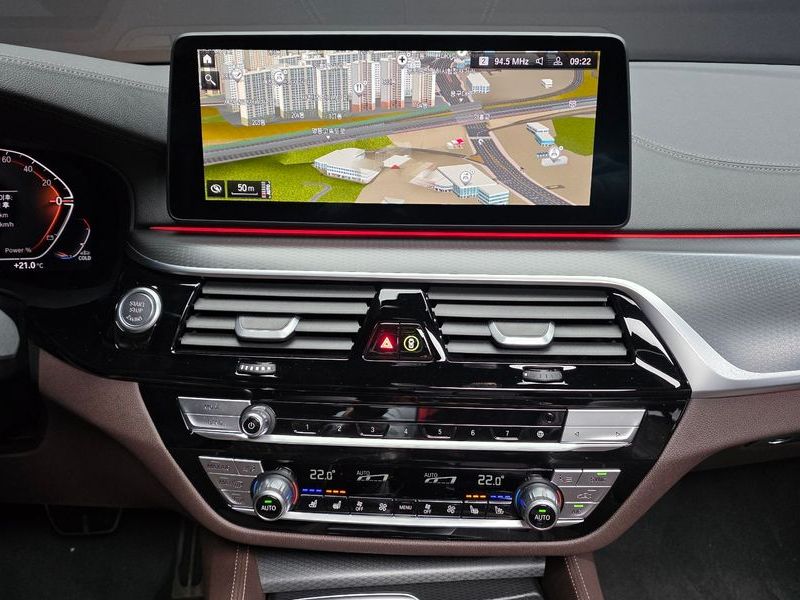 2023 BMW 5 Series 523d M Sport photo 13