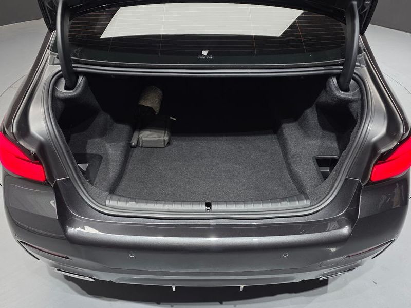 2023 BMW 5 Series 523d M Sport photo 18