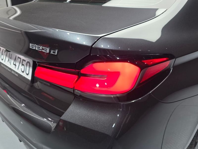 2023 BMW 5 Series 523d M Sport photo 23