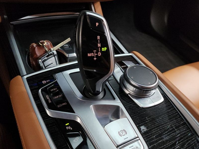 2020 BMW 7 Series 730Ld xDrive M Sport photo 9