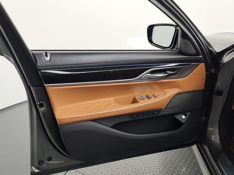 2020 BMW 7 Series 730Ld xDrive M Sport photo 24