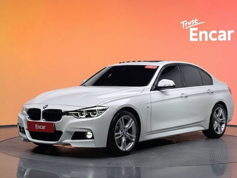 2017 BMW 3 Series 330i M Sport photo 1
