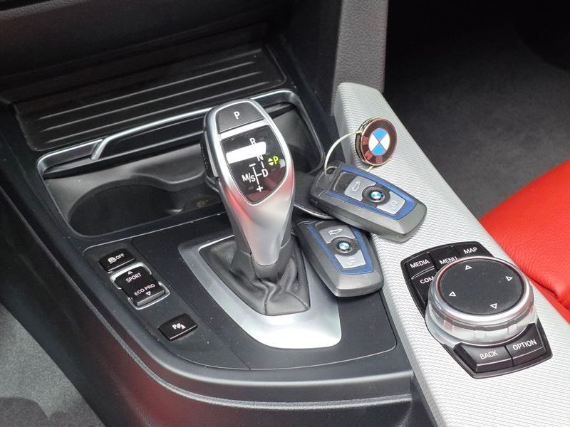 2017 BMW 3 Series 330i M Sport photo 9